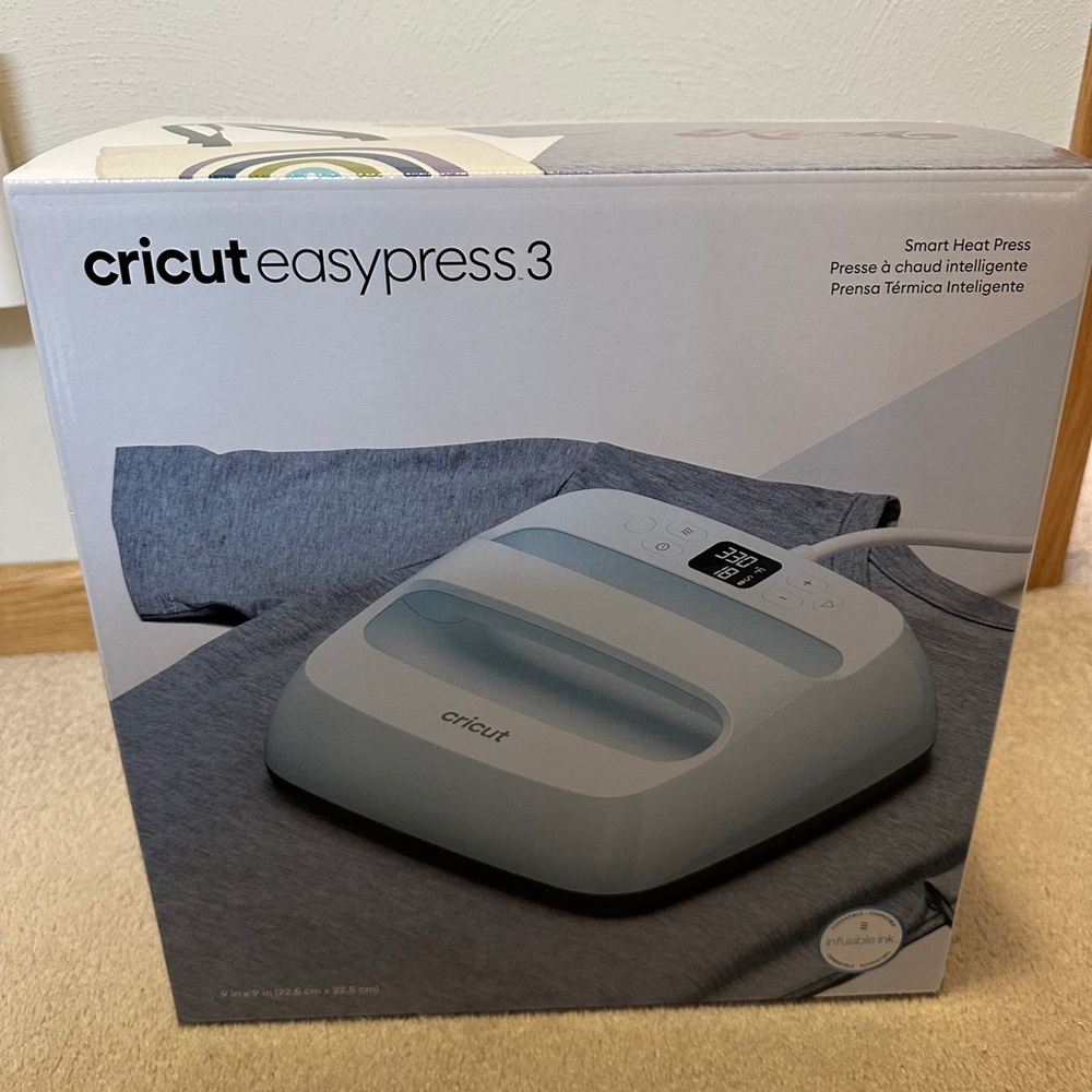 Cricut EasyPress 3 & 9x9” Mat Set *Never Used